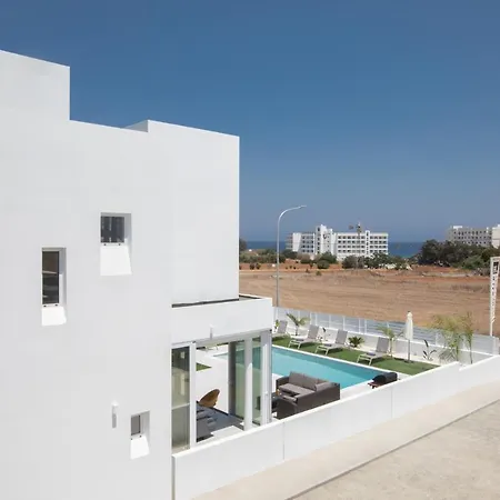 Walk To Center & Beach- Your Dream Escape, Blue Island Willa *
