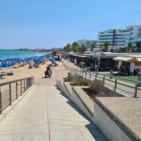 Walk To Center & Beach- Your Dream Escape, Blue Island Willa